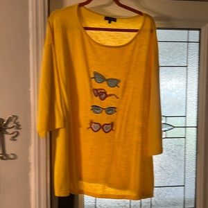 Sweater with cute appliqués
